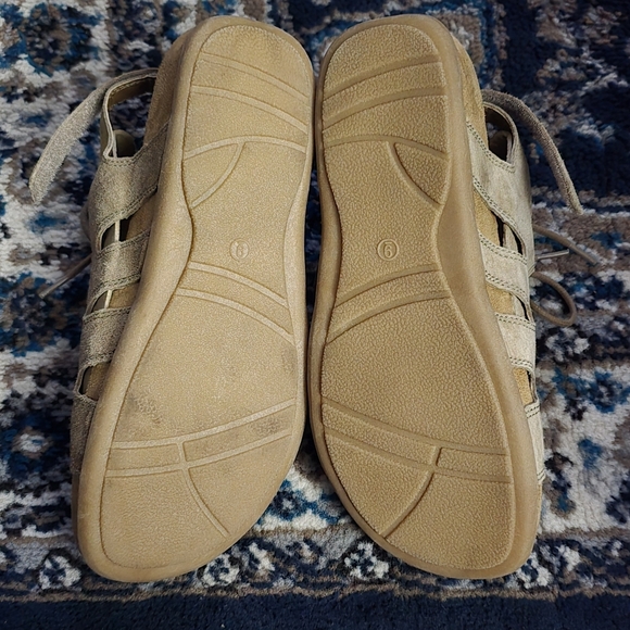 Cobbie Cuddlers Sandals - Picture 3 of 4